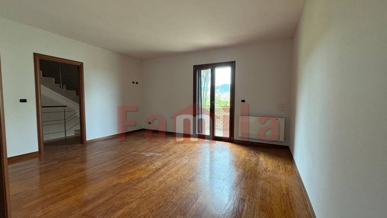 Casa indipendente in vendita a Mugnano Del Cardinale (AV)