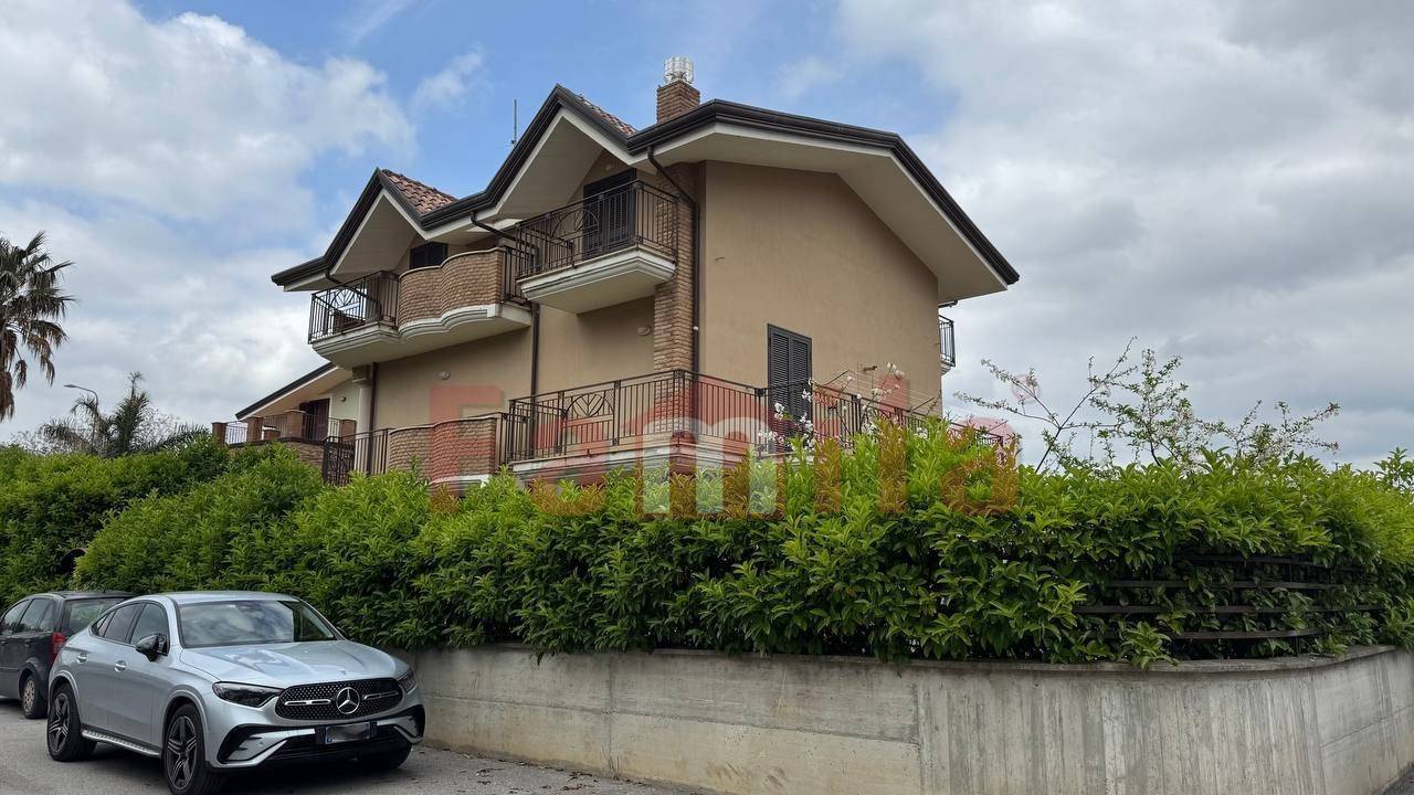 Casa indipendente in vendita a Mugnano Del Cardinale (AV)