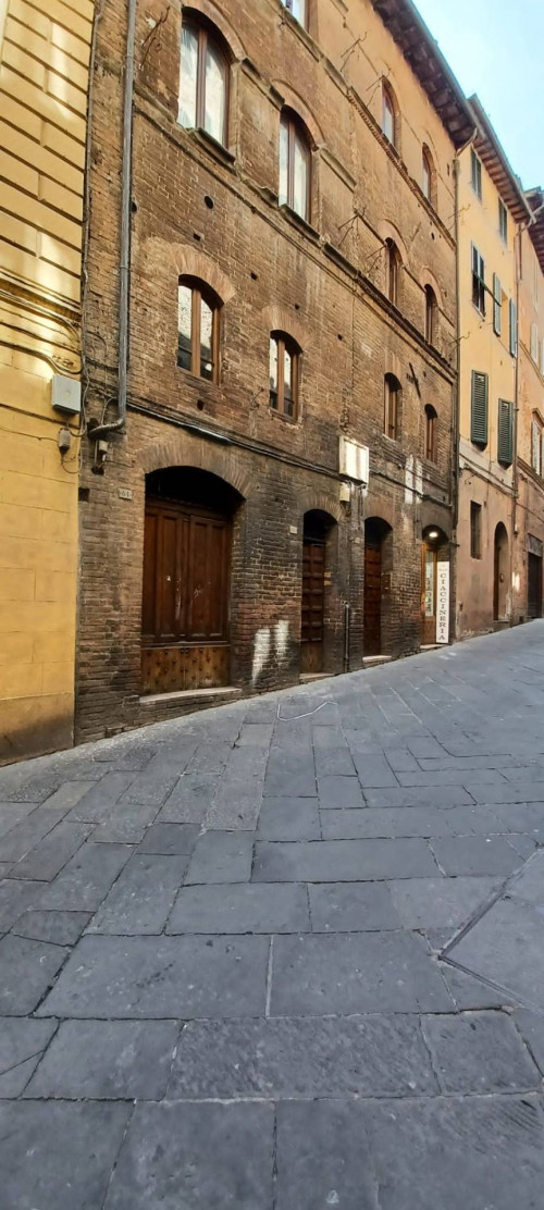 Locale Commerciale / Laboratorio