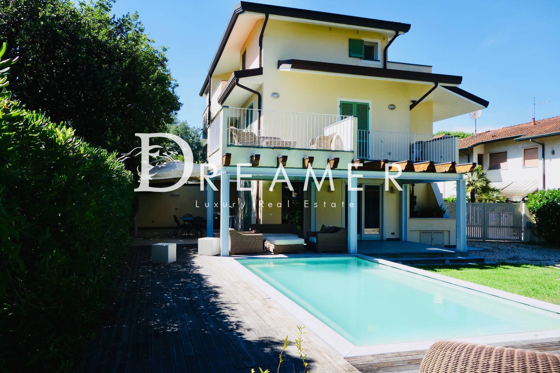  forte dei marmi vendita quart: vittoria apuana dreamer real estate