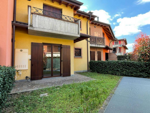 Villa a schiera a Azzano San Paolo