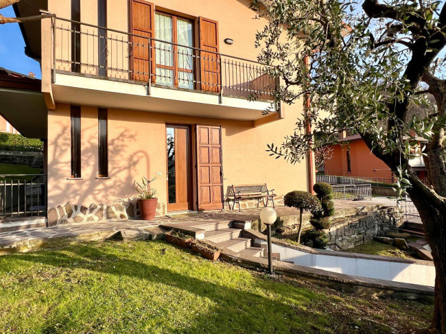 Villa bifamiliare a Bagnatica