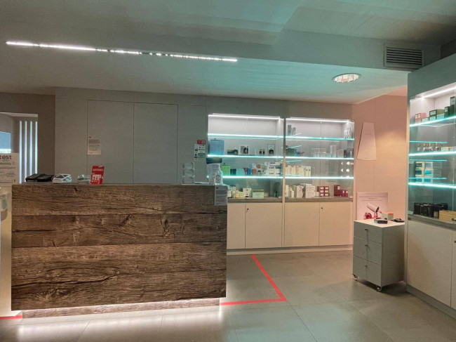 Locale commerciale a Albino