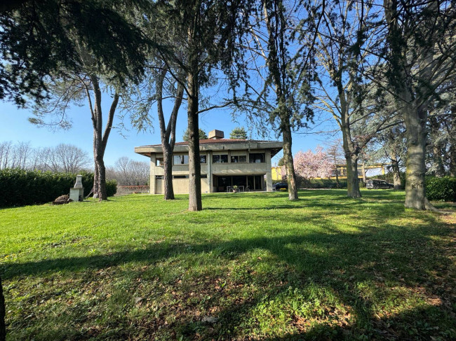 Villa in vendita a Cairate (VA)