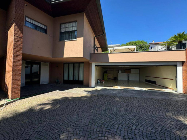 Villa in vendita a Gallarate (VA)