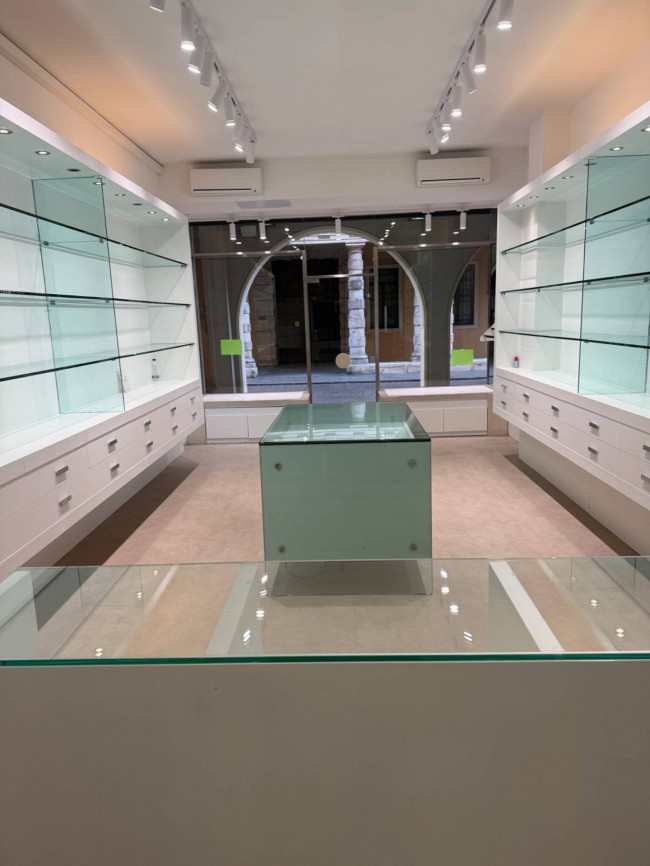 Locale commerciale in affitto<br/> a Padova (PD)