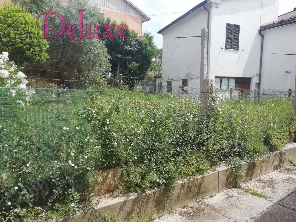 Villa Unifamiliare - Indipendente MACERATA vendita  Semicentrale  Immobiliare Deluxe