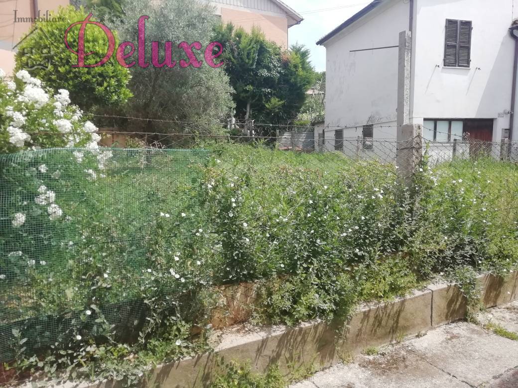 Villa Unifamiliare - Indipendente MACERATA vendita  Semicentrale  Immobiliare Deluxe