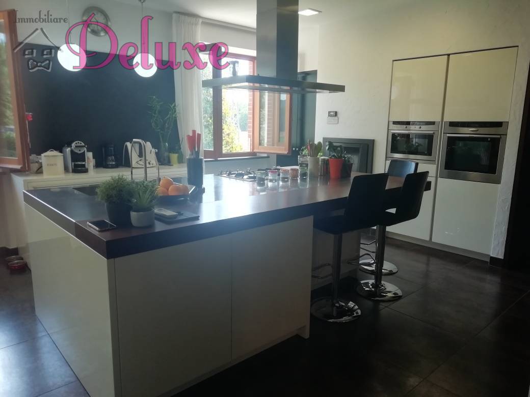  treia vendita quart:  immobiliare deluxe