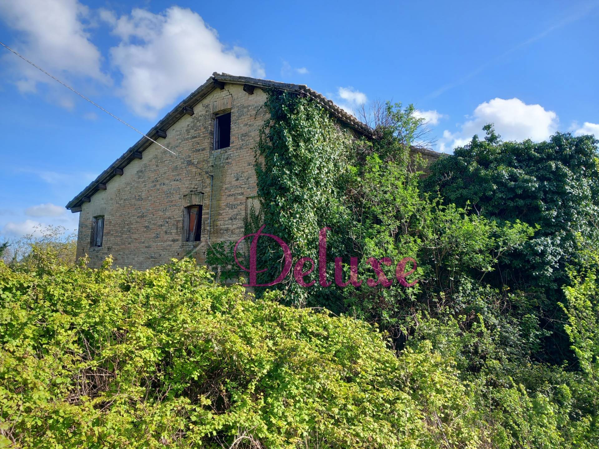 Rustico in vendita a Macerata (MC)