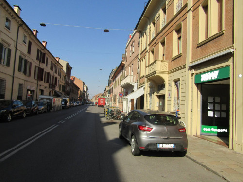 Negozio in Affitto a Ferrara