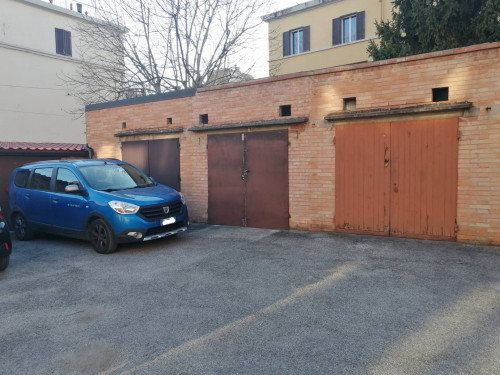 Box o garage in Affitto a Ferrara