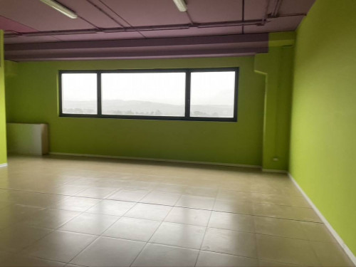 Locale commerciale in Affitto a Jesi