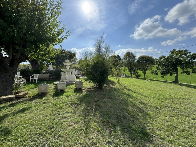 Casa indipendente in vendita a Cupramontana (AN)