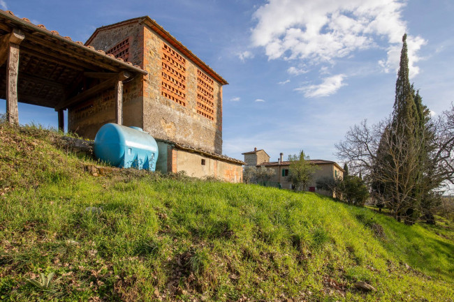 Rustico in vendita a Montebenichi, Bucine (AR)