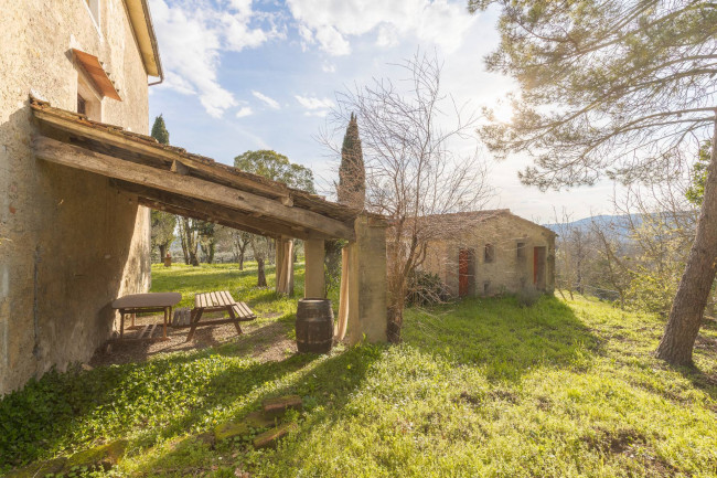 Rustico in vendita a Montebenichi, Bucine (AR)