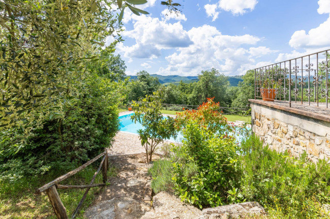 Rustico in vendita a Montebenichi, Bucine (AR)