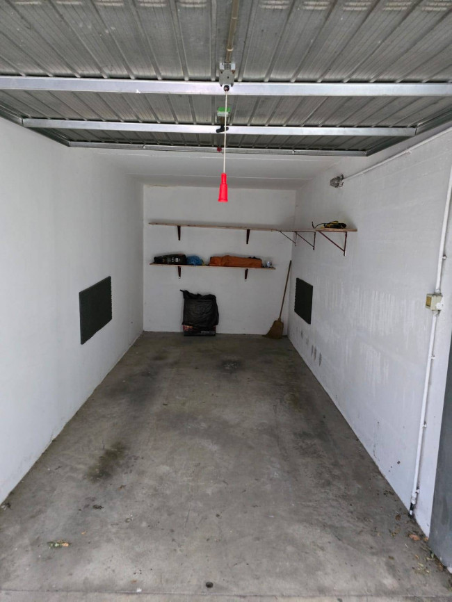 GARAGE BOX POSTO AUTO in vendita a Milano