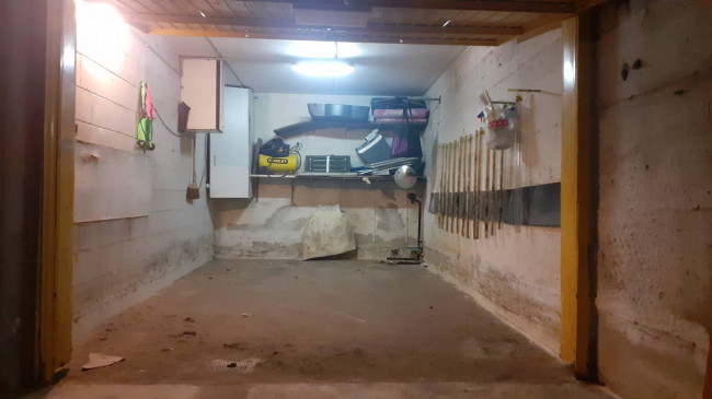 GARAGE BOX POSTO AUTO in vendita a Milano