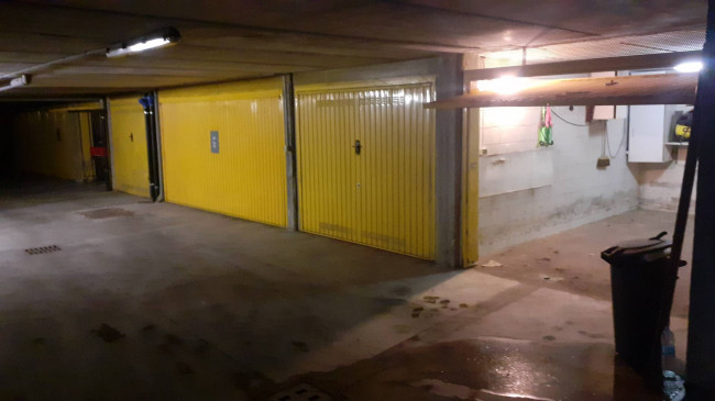 GARAGE BOX POSTO AUTO in vendita a Milano