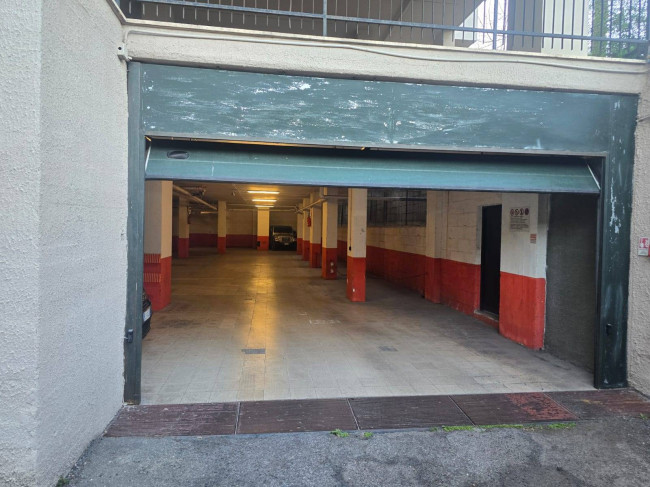 Posto auto coperto in vendita a Roma