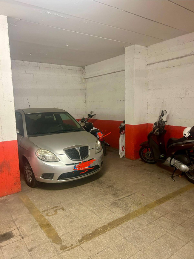 Posto auto coperto in vendita a Roma