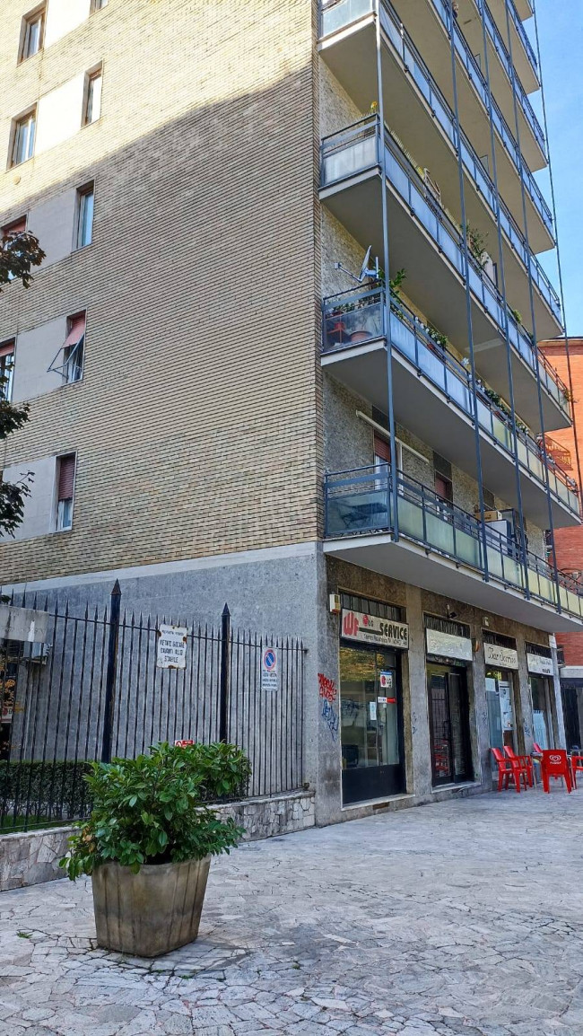 Locale commerciale in affitto a Milano