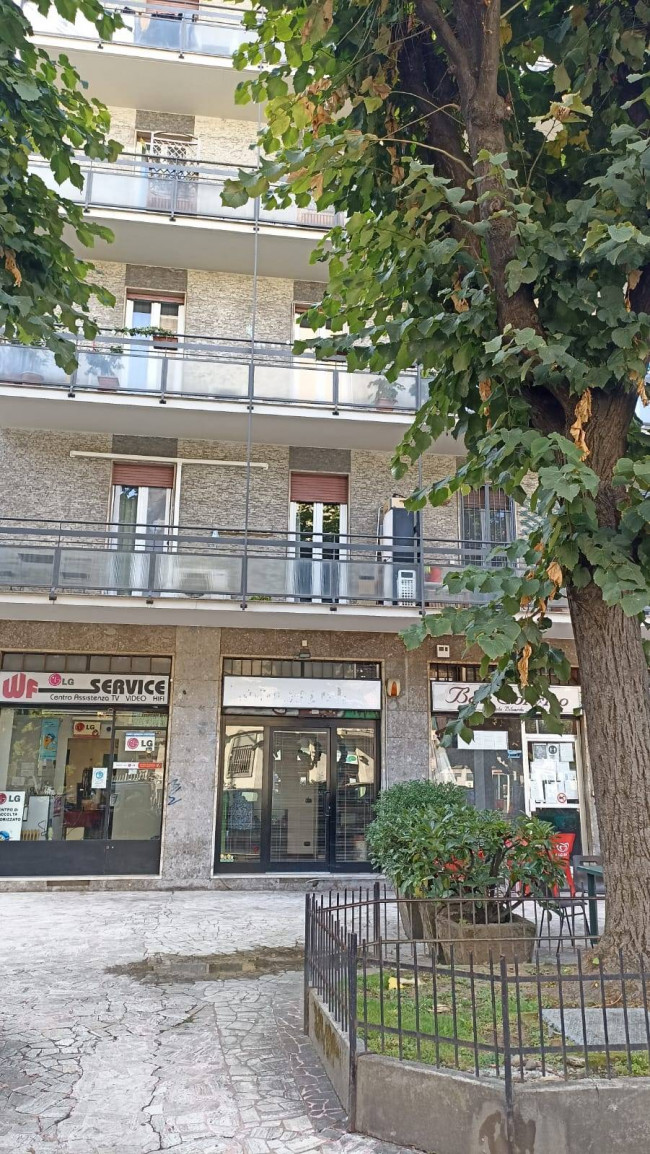 Locale commerciale in affitto a Milano