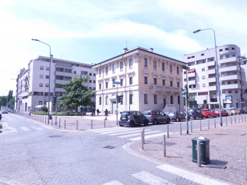 Locale commerciale in affitto a Milano