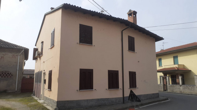 Appartamento in vendita a Lacchiarella