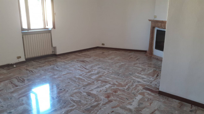 Appartamento in vendita a Lacchiarella