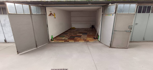 Box o garage in vendita a Milano