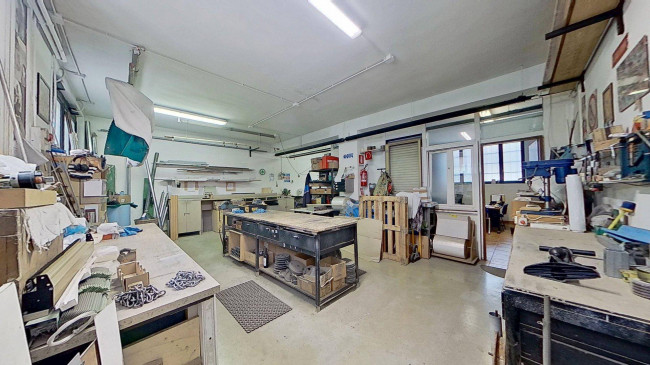 Locale commerciale in vendita a Milano