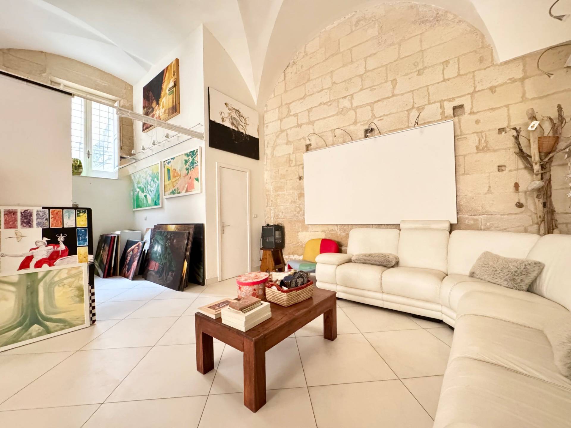 Fondo commerciale in vendita a Lecce (LE)