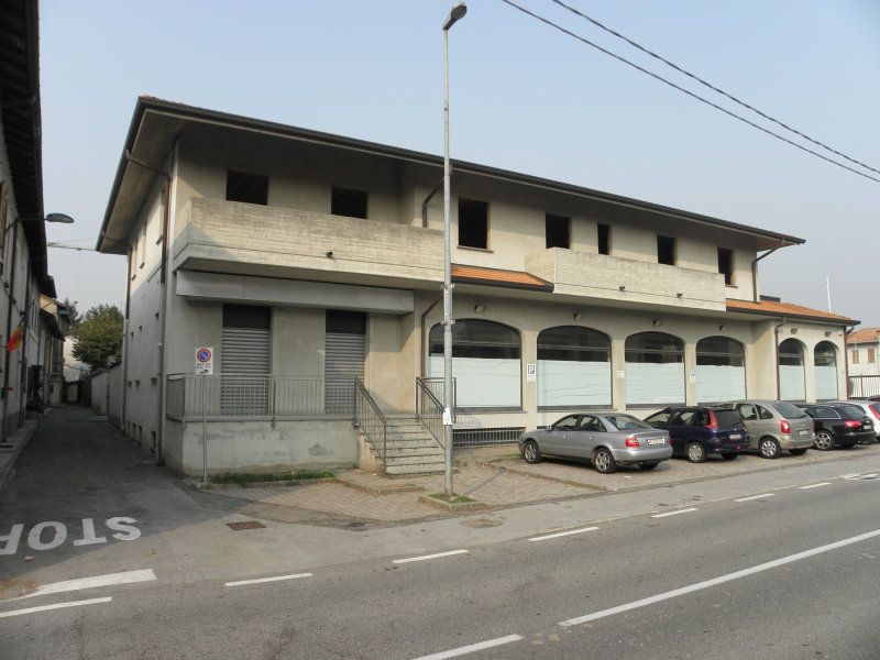 Stabile intero - Palazzo VIMERCATE vendita  San Maurizio  Puntocasa Vimercate