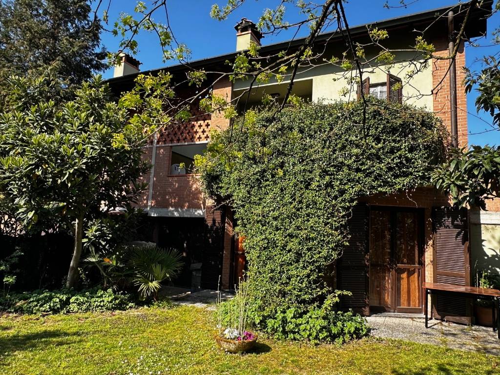 Villa in vendita a Imbersago (LC)
