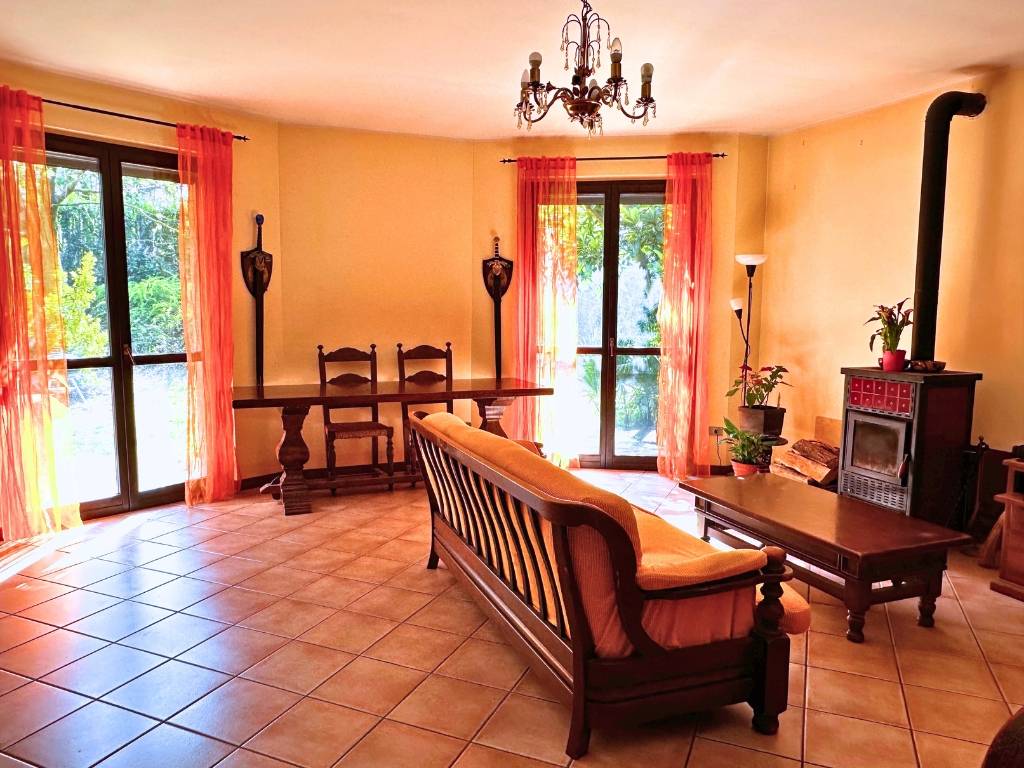 Villa in vendita a Imbersago (LC)