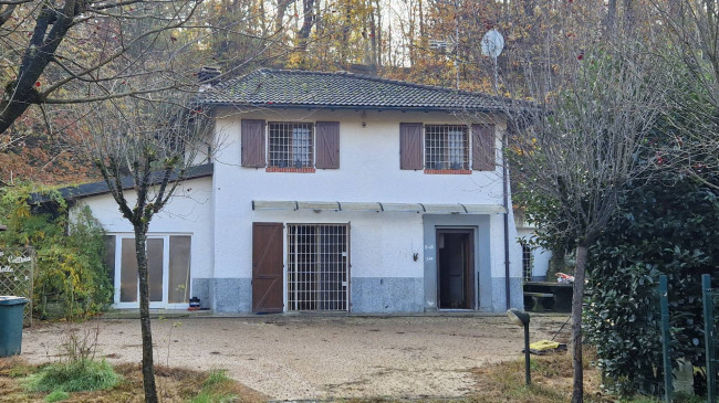 Casa indipendente in vendita a Varallo Pombia (NO)