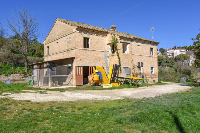 Rustico/Casale a Potenza Picena