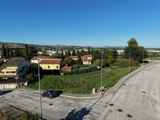 Terreno edificabile a Montelupone