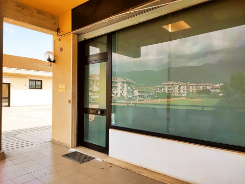 Locale commerciale in vendita a Rieti