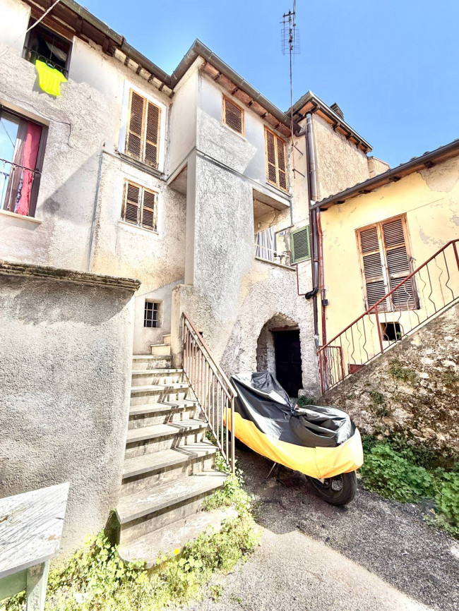 Casa Semindipendente in vendita a Rieti