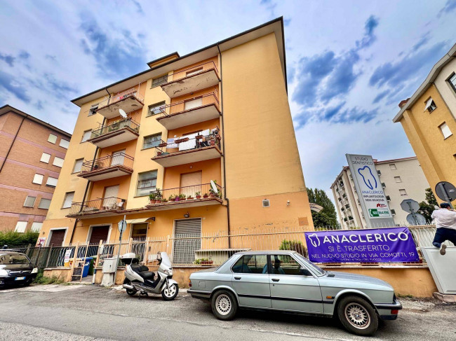 Locale commerciale in affitto a Rieti