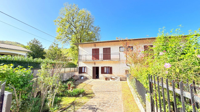 Casa Semiindipendente in vendita a Rieti