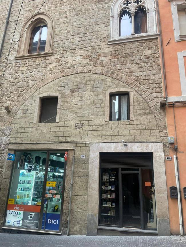 Locale commerciale in affitto a Rieti