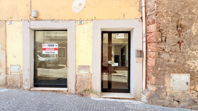 Locale commerciale in affitto a Rieti