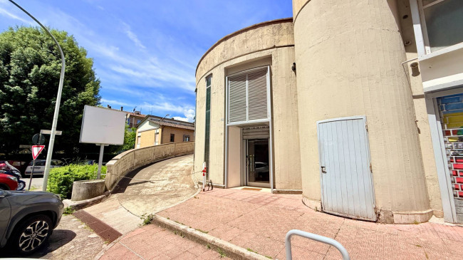 Locale commerciale in affitto a Rieti