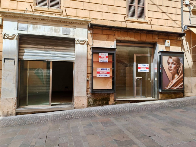 Locale commerciale in vendita a Rieti