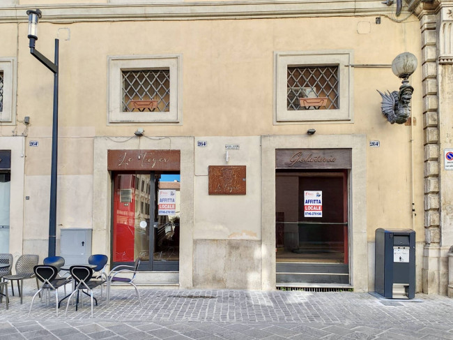 Locale commerciale in affitto a Rieti