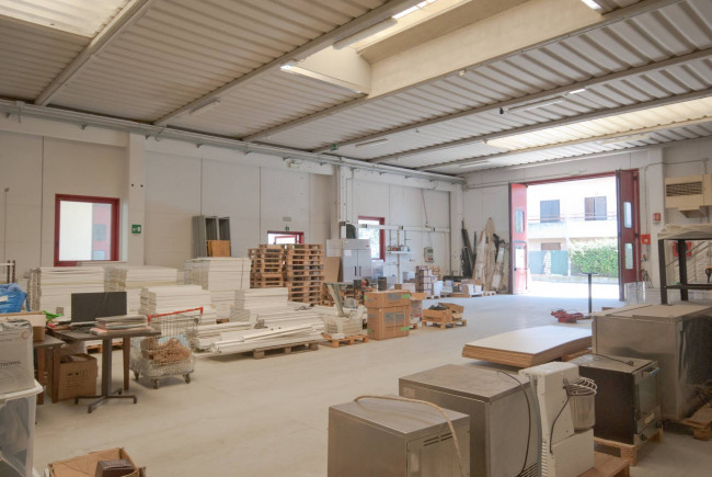 Showroom for sale in Monfalcone